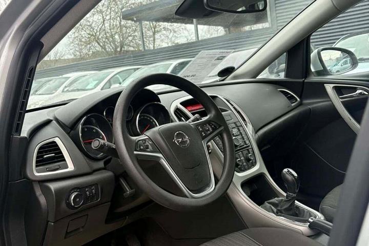 Brun Opel Astra fra 2012