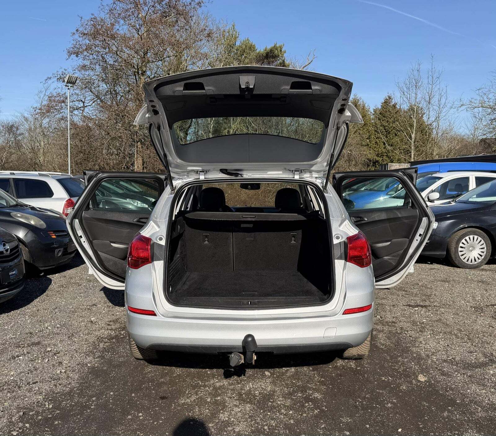 Beige Opel Astra fra 2012