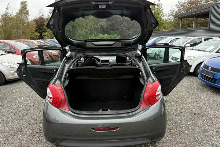 undefined Peugeot 208 fra 2012