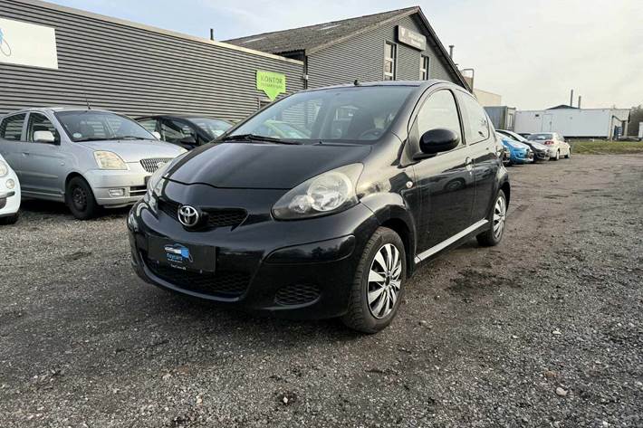 Sort Toyota Aygo fra 2009