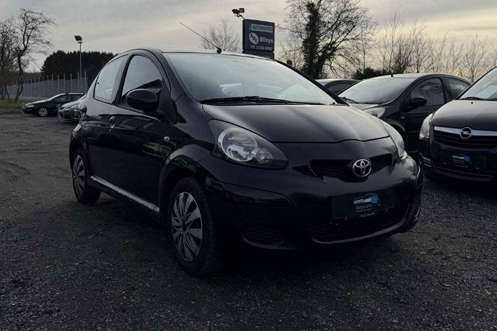 Sort Toyota Aygo fra 2009