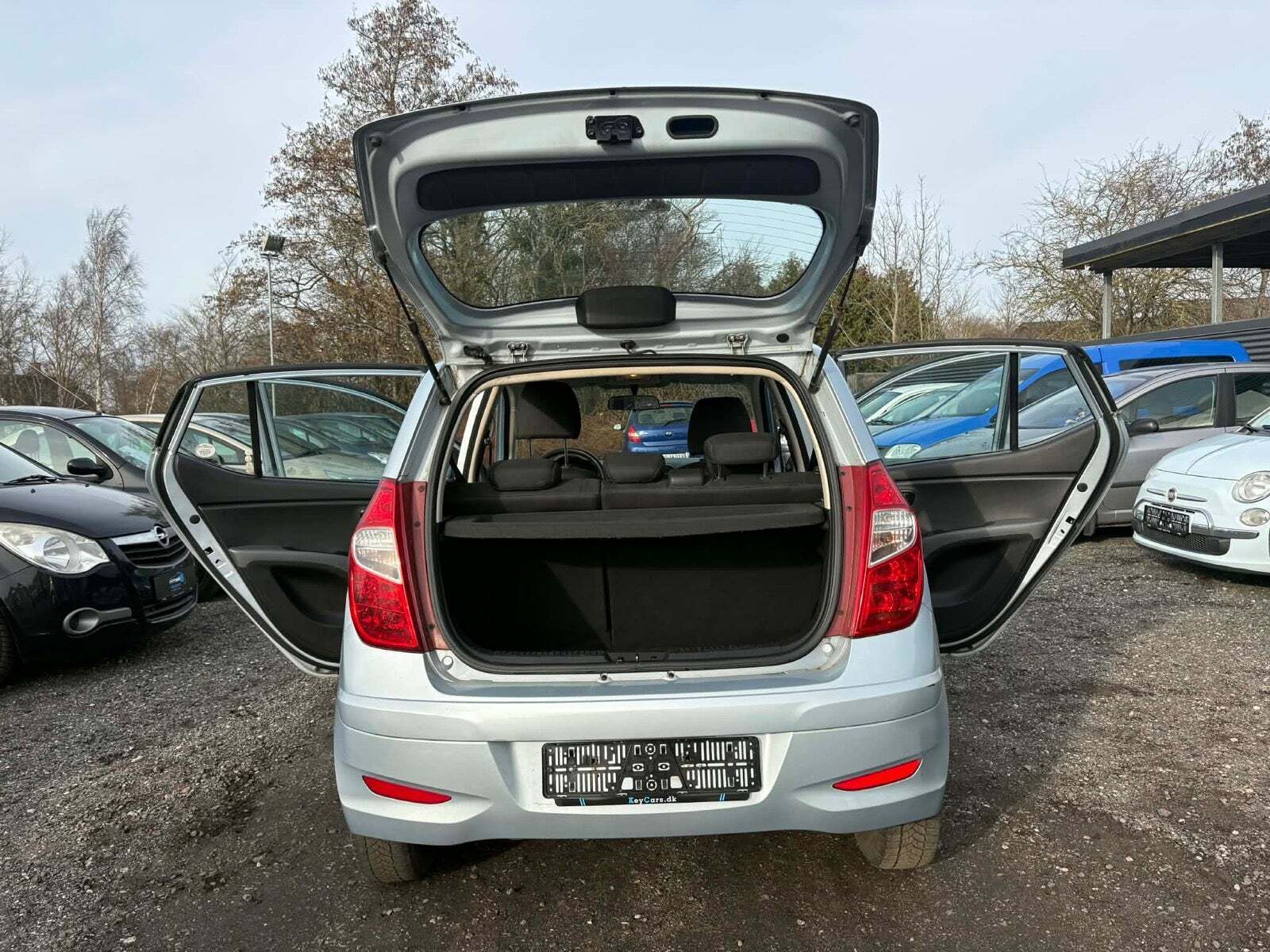 Blå Hyundai i10 fra 2011