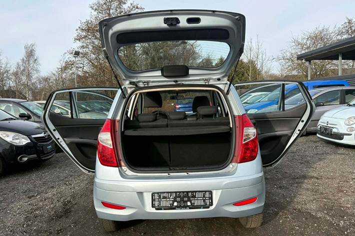 Blå Hyundai i10 fra 2011