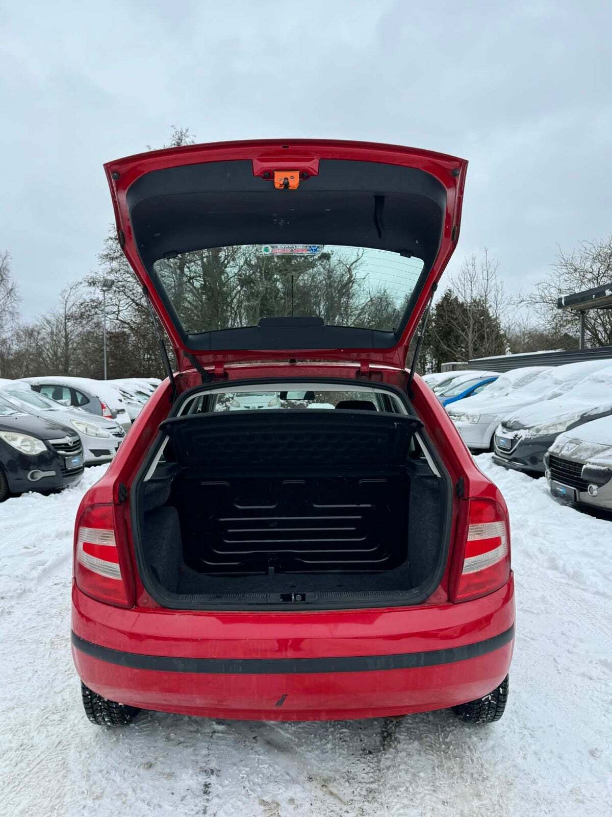 Rød Skoda Fabia fra 2004