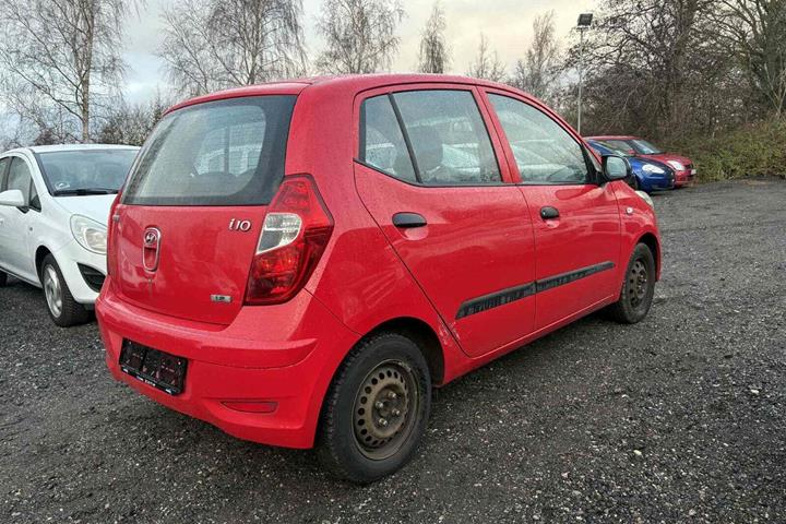 Rød Hyundai i10 fra 2012