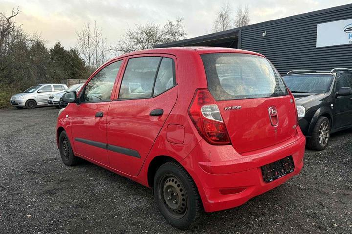 Rød Hyundai i10 fra 2012