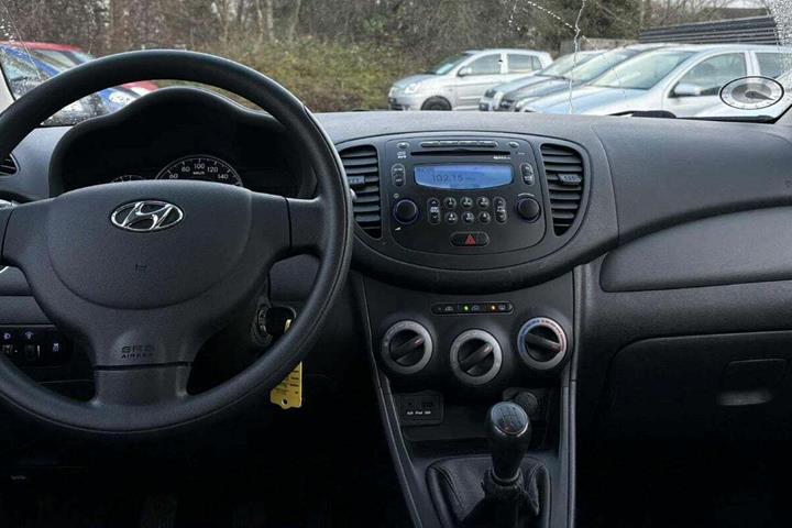 Rød Hyundai i10 fra 2012