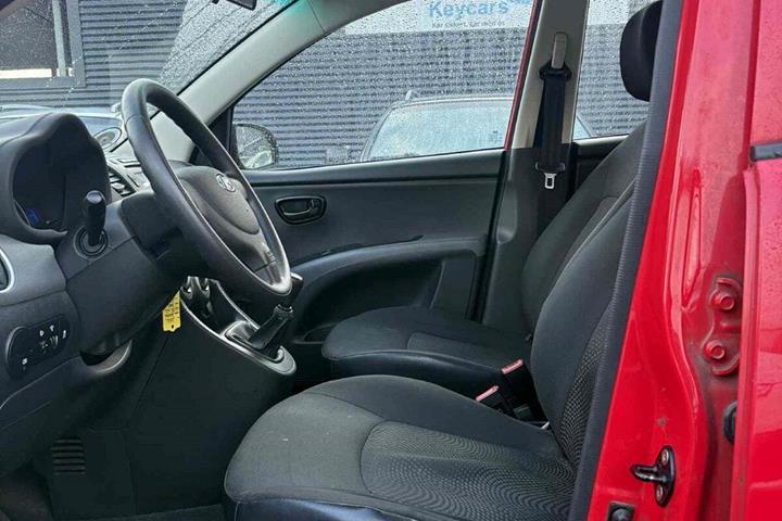 Rød Hyundai i10 fra 2012
