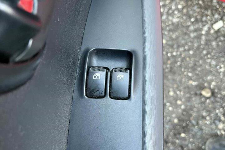 Rød Hyundai i10 fra 2012