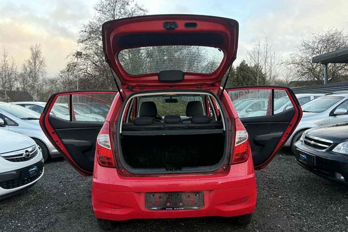 Rød Hyundai i10 fra 2012