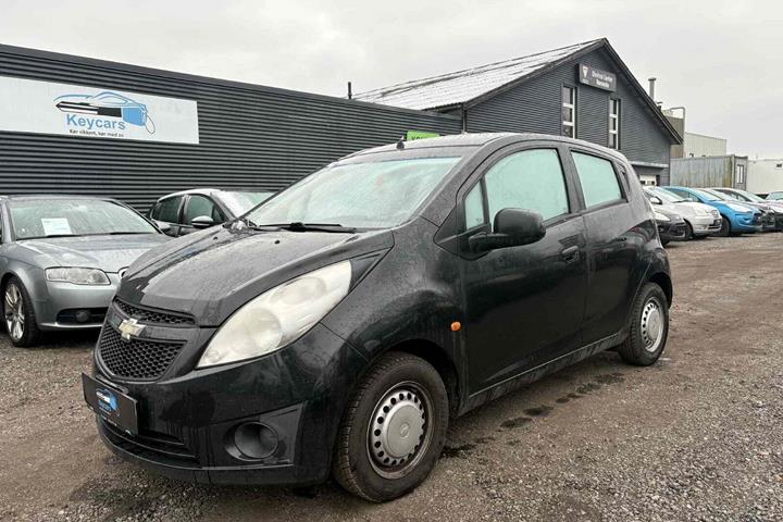 Grå Chevrolet Spark fra 2010 set udefra