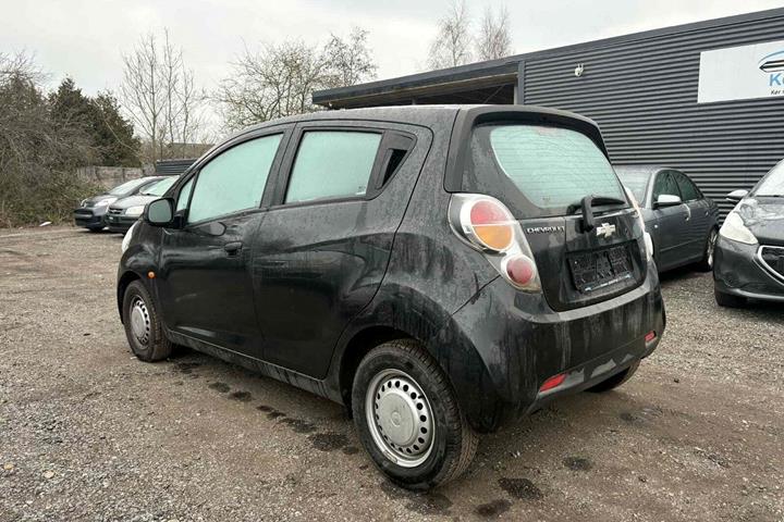 Grå Chevrolet Spark fra 2010