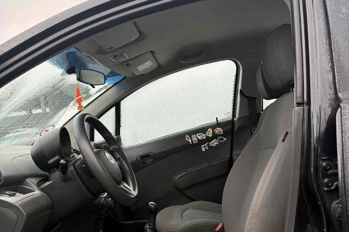 Grå Chevrolet Spark fra 2010