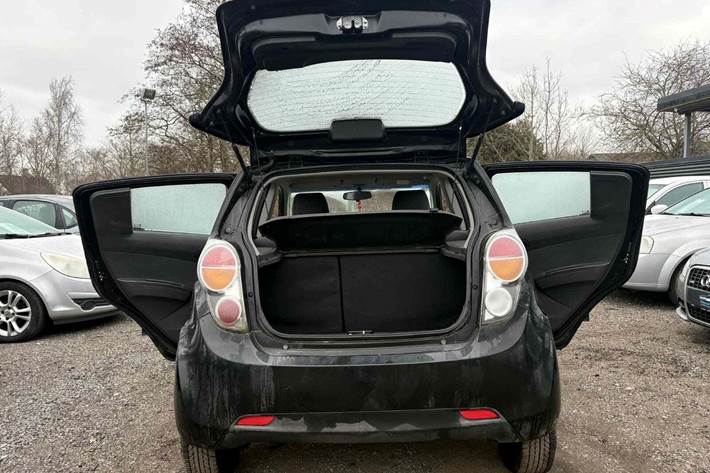 Grå Chevrolet Spark fra 2010