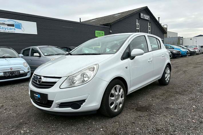 Hvid Opel Corsa fra 2010