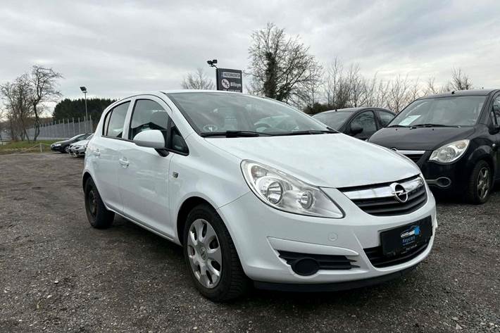 Hvid Opel Corsa fra 2010