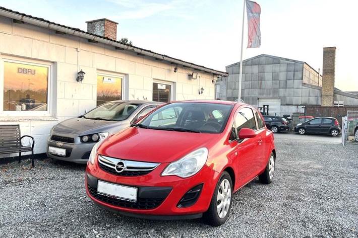 Rød Opel Corsa fra 2011
