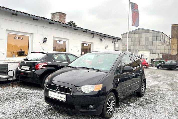 Sort Mitsubishi Colt fra 2012