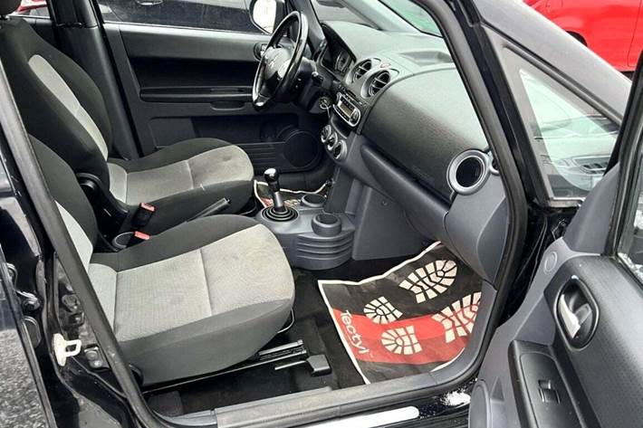 Sort Mitsubishi Colt fra 2012