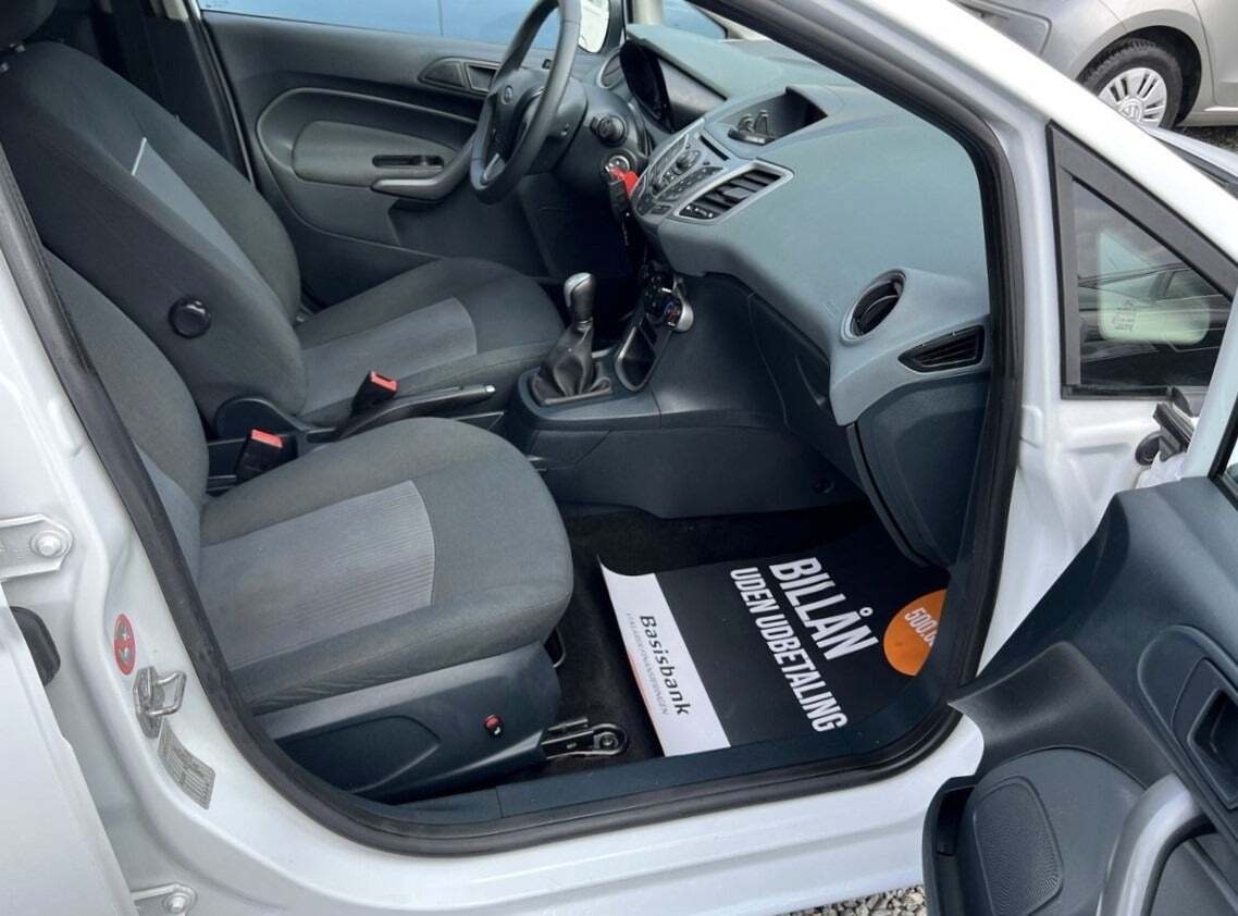 Hvid Ford Fiesta fra 2011