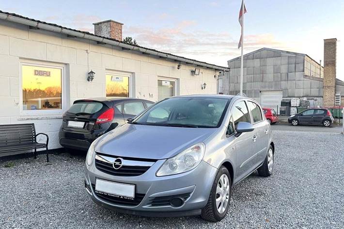 Grå Opel Corsa fra 2010
