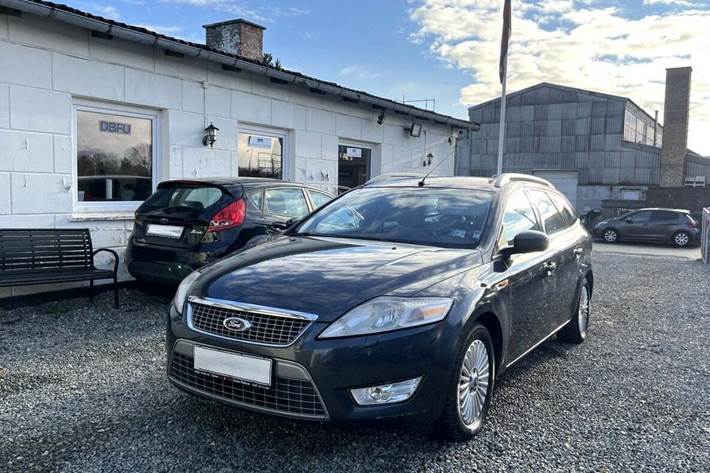 Grå Ford Mondeo fra 2008