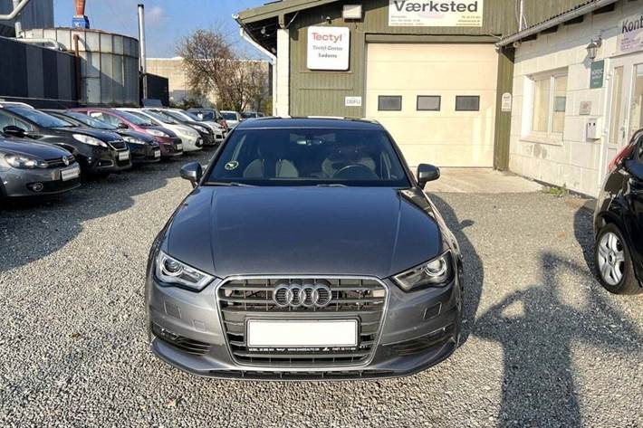 Grå Audi A3 fra 2015