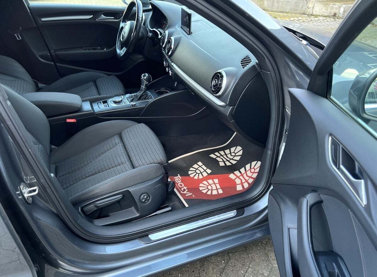 Grå Audi A3 fra 2015