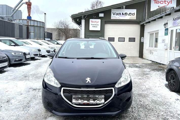 Blå Peugeot 208 fra 2014