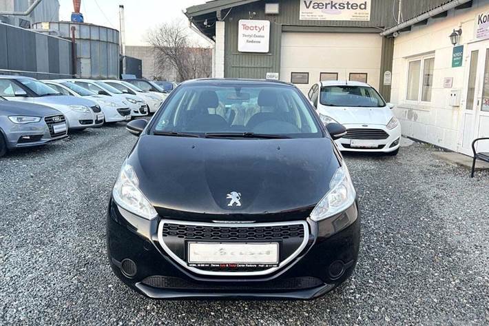 Sort Peugeot 208 fra 2013