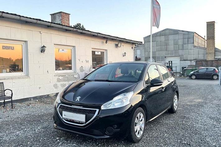 Sort Peugeot 208 fra 2013
