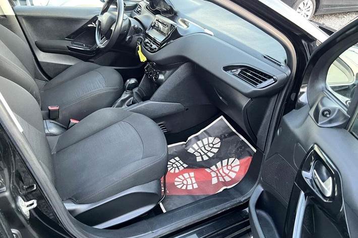 Sort Peugeot 208 fra 2013