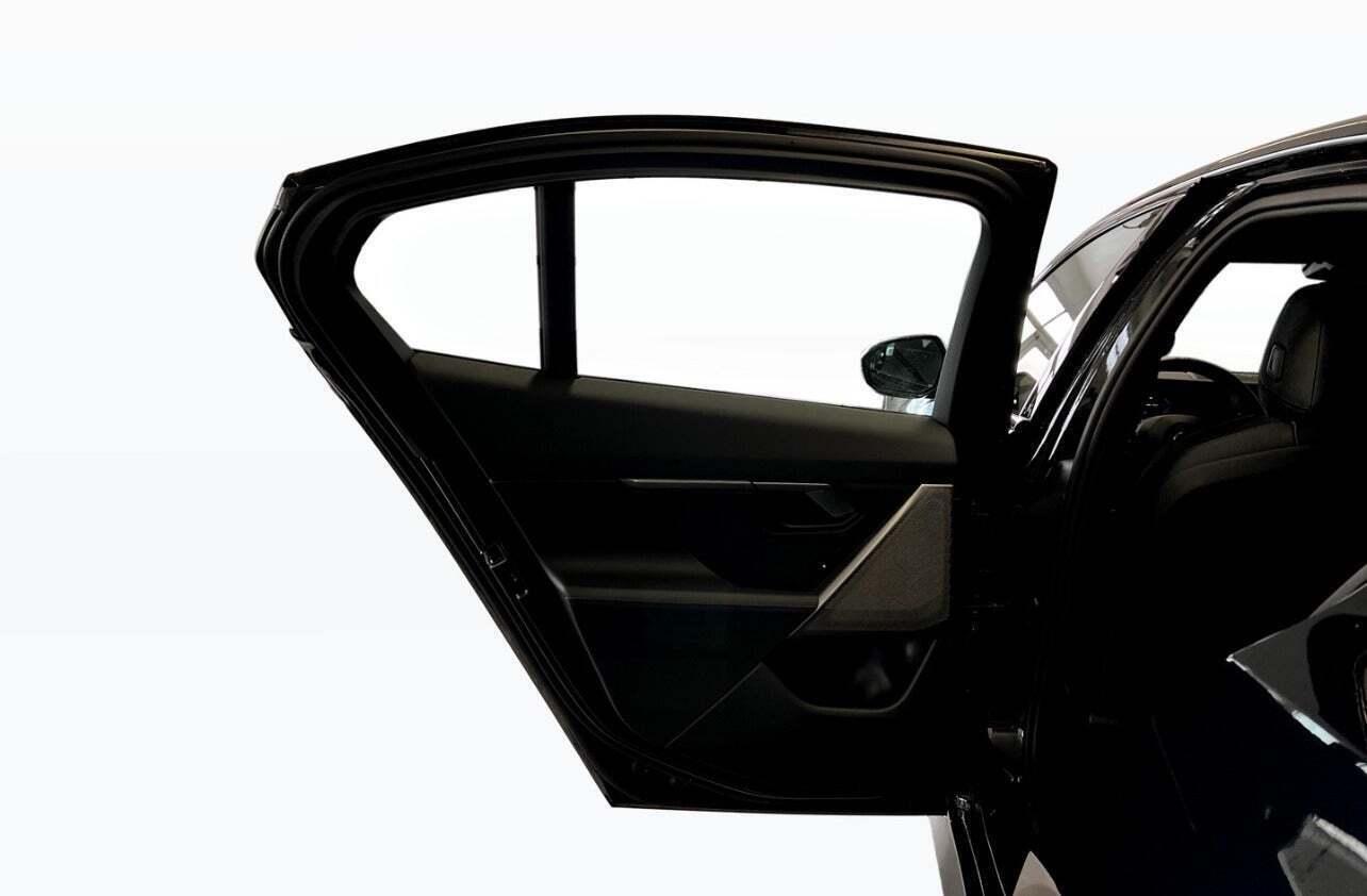 Sort BMW i5 fra 2024