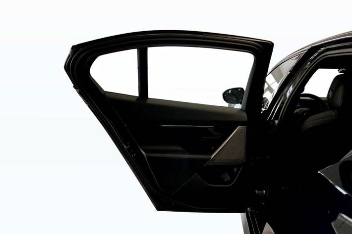 Sort BMW i5 fra 2024