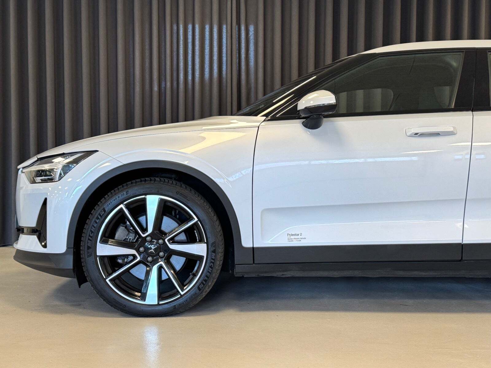 Grå Polestar 2 fra 2023