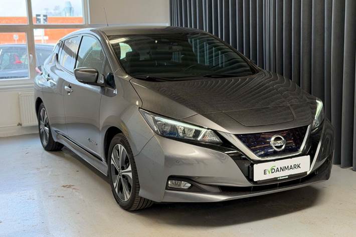 Sølv Nissan Leaf fra 2020
