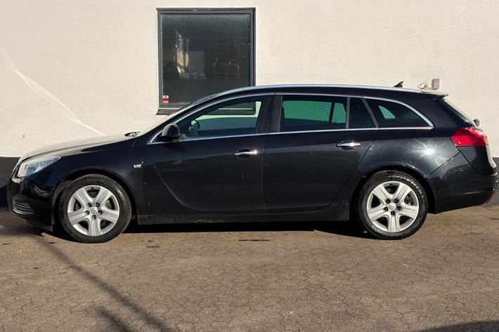 Sort Opel Insignia fra 2011