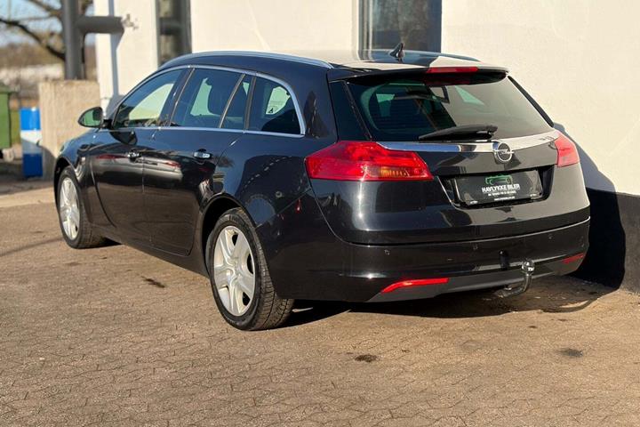 Sort Opel Insignia fra 2011