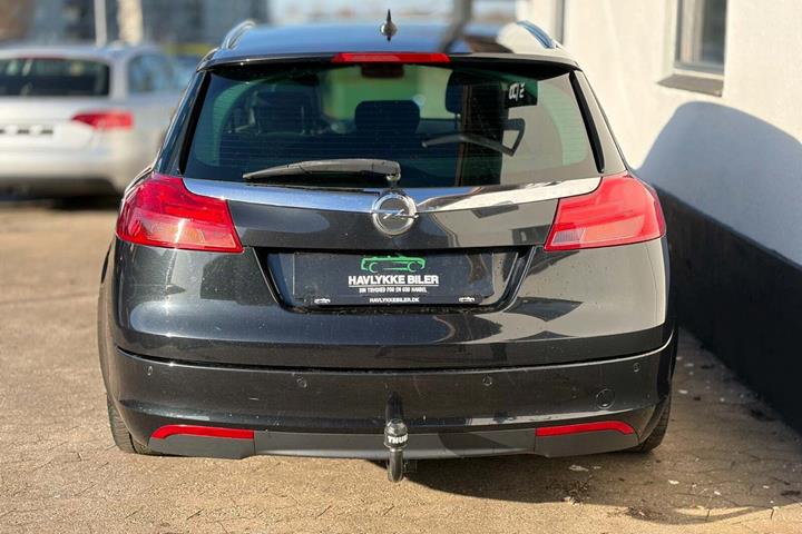 Sort Opel Insignia fra 2011
