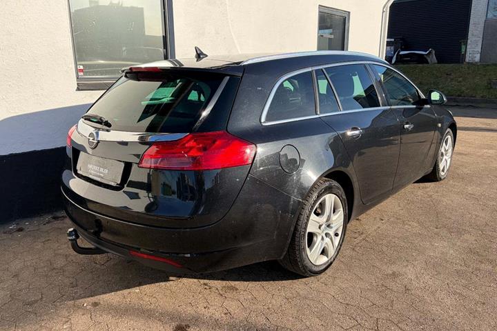 Sort Opel Insignia fra 2011