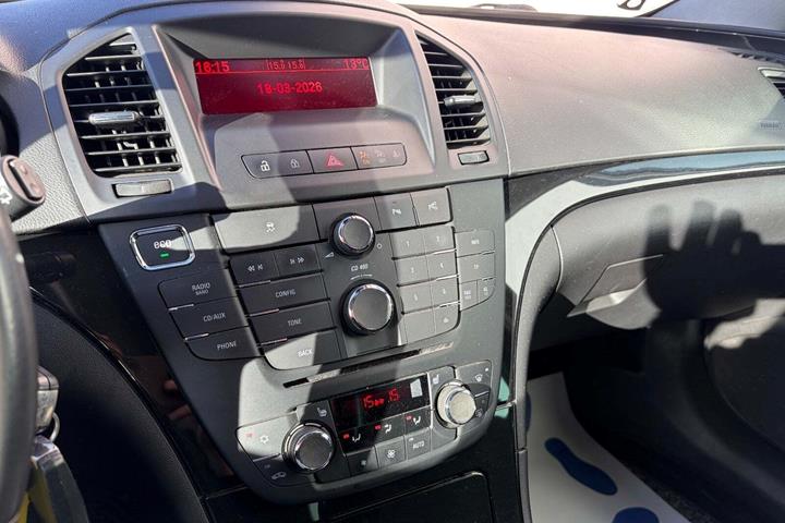 Sort Opel Insignia fra 2011