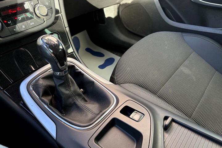 Sort Opel Insignia fra 2011