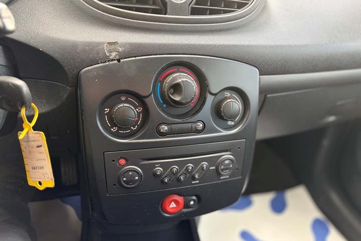 undefined Renault Clio II fra 2008 set indefra