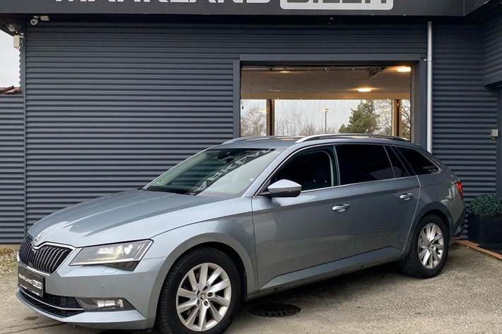 Grå Skoda Superb fra 2016