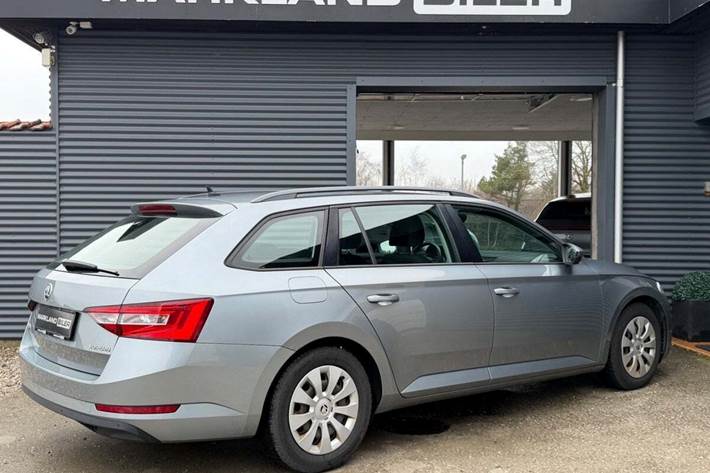 Sølv Skoda Superb fra 2017