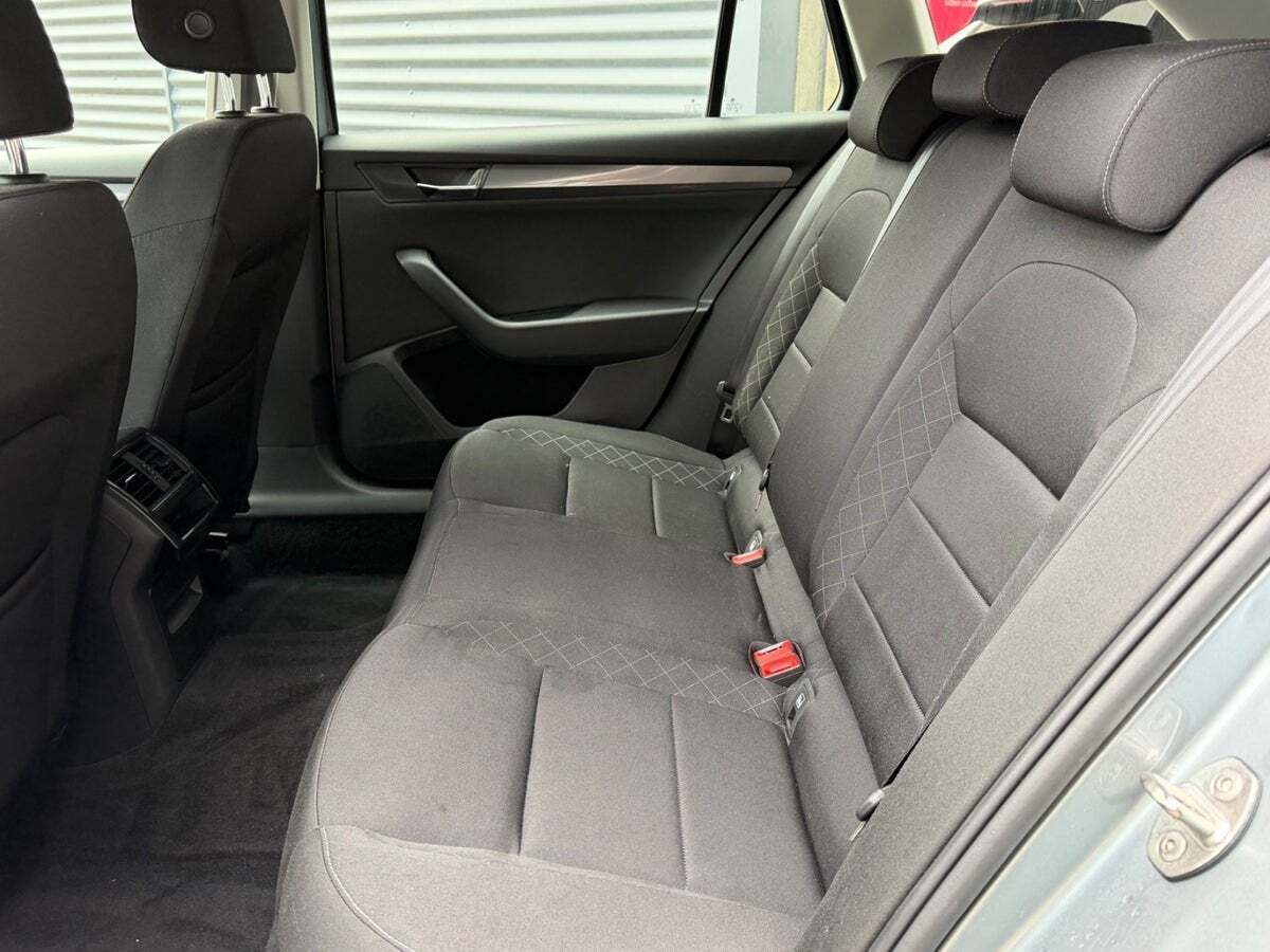 Sølv Skoda Superb fra 2017