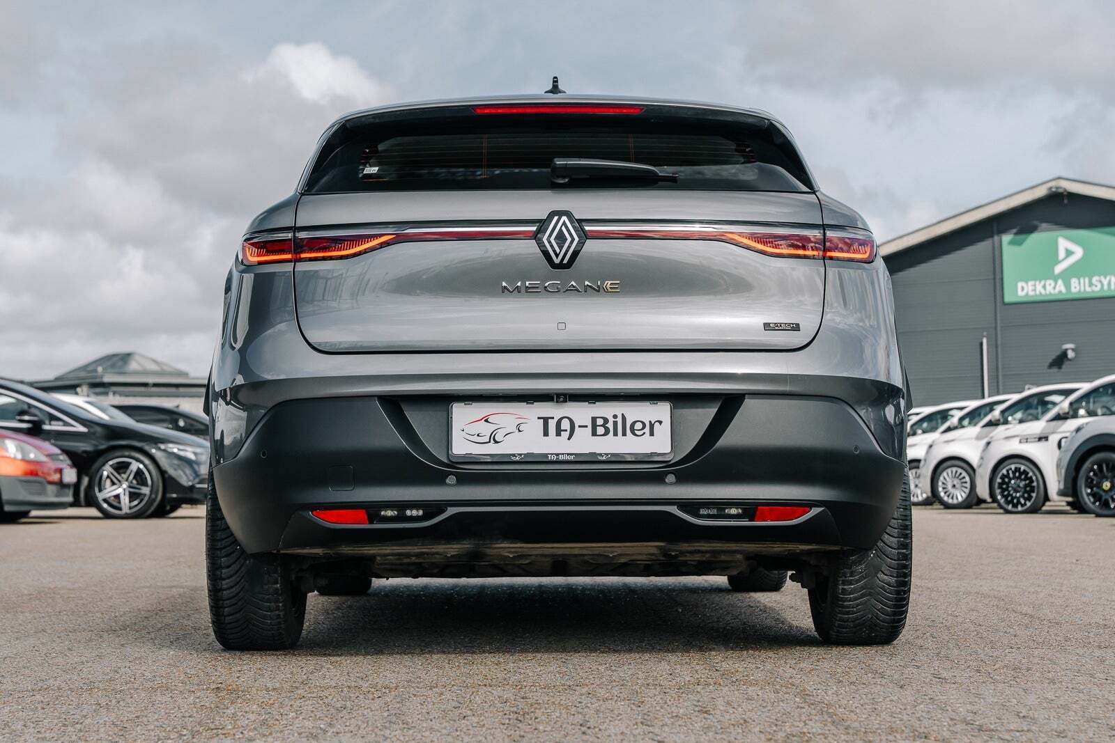 Grå Renault Megane E-Tech fra 2024