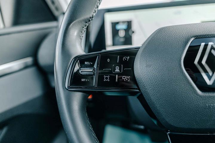 Grå Renault Megane E-Tech fra 2024