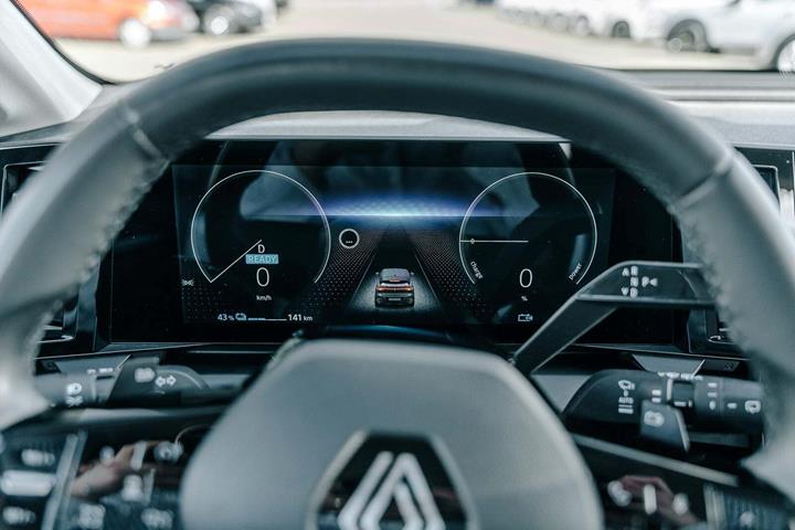 Grå Renault Megane E-Tech fra 2024
