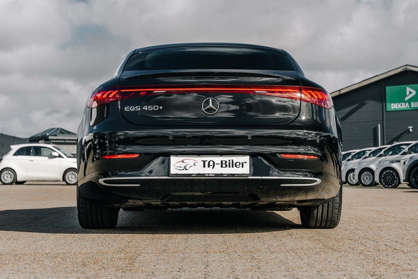 Sort Mercedes EQS450+ fra 2023